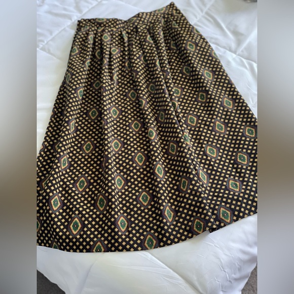 Vintage Elegant Black and Gold Patterned Skirt - Picture 3 of 5
